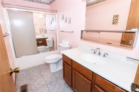 Bath - 3079 Brixton Rd, Springfield, OH 45503 photo 4 of 4