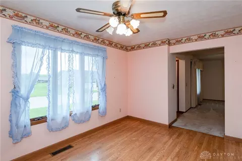 Living - 3079 Brixton Rd, Springfield, OH 45503 photo 3 of 4