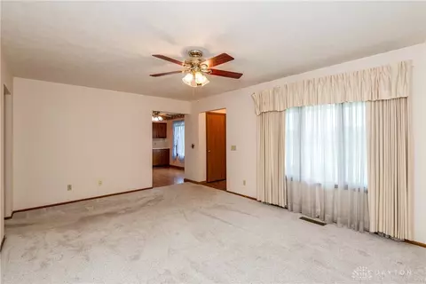 Living - 3079 Brixton Rd, Springfield, OH 45503 photo 2 of 4