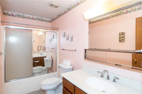 Bath - 3079 Brixton Rd, Springfield, OH 45503 photo 3 of 4