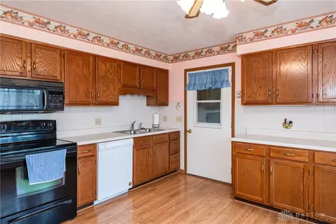 Kitchen - 3079 Brixton Rd, Springfield, OH 45503 photo 2 of 3