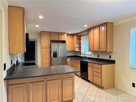 Kitchen - 1121 Gracewind Ct, Cincinnati, OH 45231 photo 1 of 3