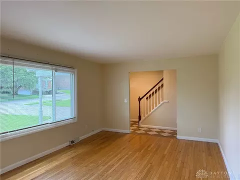 Living - 1121 Gracewind Ct, Cincinnati, OH 45231 photo 2 of 5