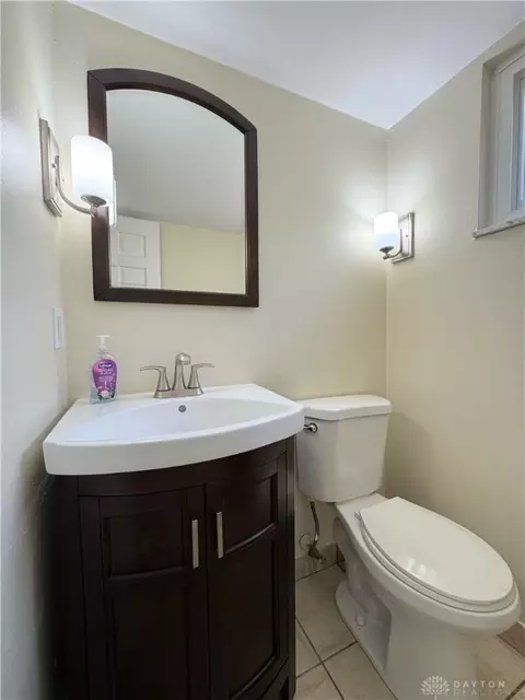 Bath - 1121 Gracewind Ct, Cincinnati, OH 45231 photo 1 of 4