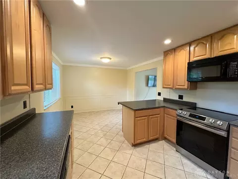 Kitchen - 1121 Gracewind Ct, Cincinnati, OH 45231 photo 2 of 3