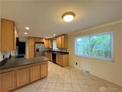 Kitchen - 1121 Gracewind Ct, Cincinnati, OH 45231 photo 3 of 3