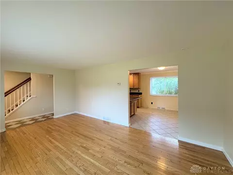Living - 1121 Gracewind Ct, Cincinnati, OH 45231 photo 3 of 5