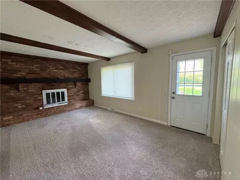 Living - 1121 Gracewind Ct, Cincinnati, OH 45231 photo 4 of 5