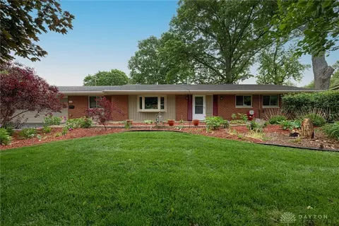 2444 Tennyson Dr, Bellbrook, OH 45305