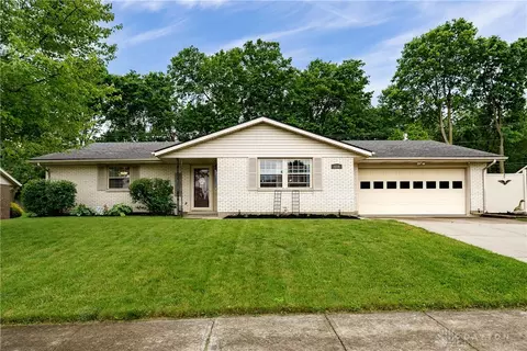 650 Hathaway Trl, Tipp City, OH 45371