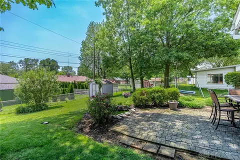 Exterior - 920 Fairacres Dr, Kettering, OH 45429 photo 6 of 8