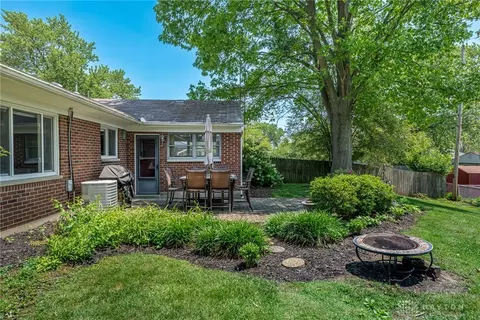 Exterior - 920 Fairacres Dr, Kettering, OH 45429 photo 3 of 8