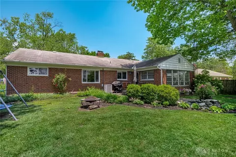 Exterior - 920 Fairacres Dr, Kettering, OH 45429 photo 4 of 8