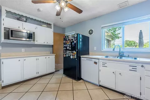 Kitchen - 920 Fairacres Dr, Kettering, OH 45429 photo 2 of 2