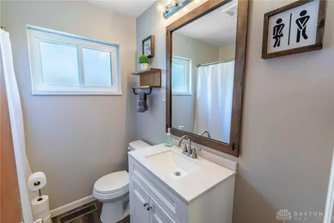 Bath - 920 Fairacres Dr, Kettering, OH 45429 photo 1 of 1