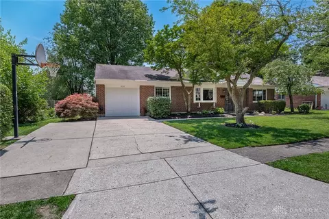 Exterior - 920 Fairacres Dr, Kettering, OH 45429 photo 8 of 8