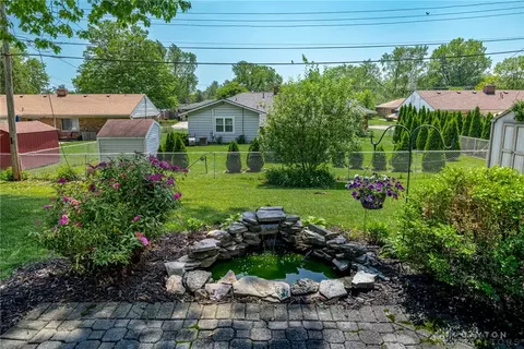 Exterior - 920 Fairacres Dr, Kettering, OH 45429 photo 7 of 8