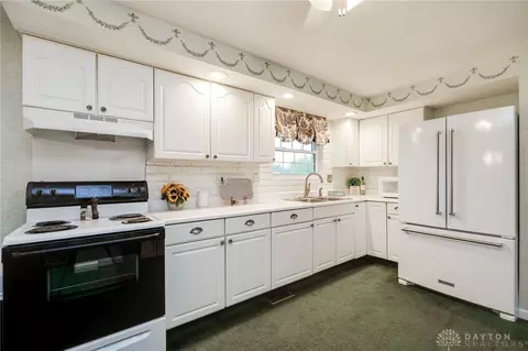 Kitchen - 3103 E High St, Springfield, OH 45505 photo 2 of 6