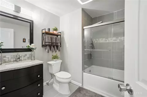 Bath - 1029 E Rahn Rd, Centerville, OH 45429 photo 5 of 10