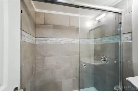 Bath - 1029 E Rahn Rd, Centerville, OH 45429 photo 10 of 10