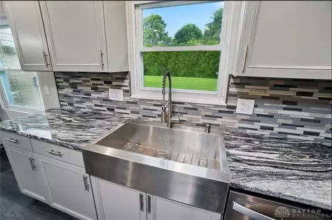 Kitchen - 1029 E Rahn Rd, Centerville, OH 45429 photo 4 of 8