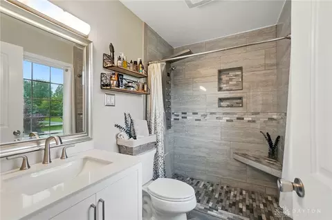 Bath - 1029 E Rahn Rd, Centerville, OH 45429 photo 1 of 10