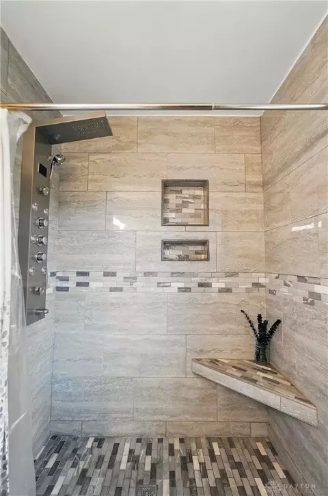 Bath - 1029 E Rahn Rd, Centerville, OH 45429 photo 4 of 10