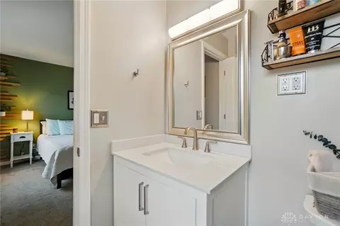 Bath - 1029 E Rahn Rd, Centerville, OH 45429 photo 2 of 10