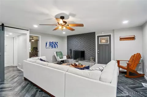 Living - 1029 E Rahn Rd, Centerville, OH 45429 photo 2 of 4