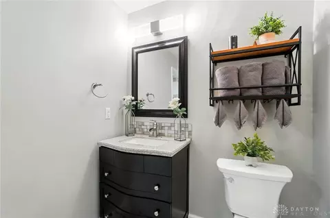 Bath - 1029 E Rahn Rd, Centerville, OH 45429 photo 6 of 10