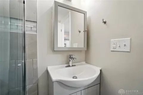 Bath - 1029 E Rahn Rd, Centerville, OH 45429 photo 9 of 10