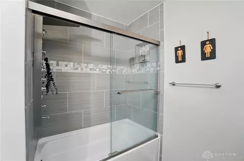 Bath - 1029 E Rahn Rd, Centerville, OH 45429 photo 7 of 10