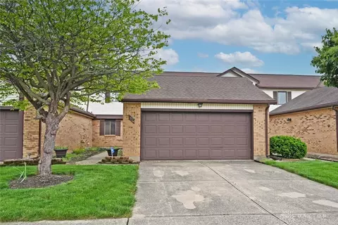 92 E Van Lake Dr, Vandalia, OH 45377