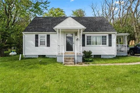 Exterior - 1012 W Sparrow Rd, Springfield, OH 45502 photo 2 of 8