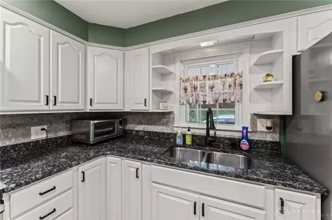 Kitchen - 1012 W Sparrow Rd, Springfield, OH 45502 photo 3 of 4