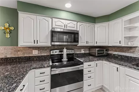 Kitchen - 1012 W Sparrow Rd, Springfield, OH 45502 photo 4 of 4