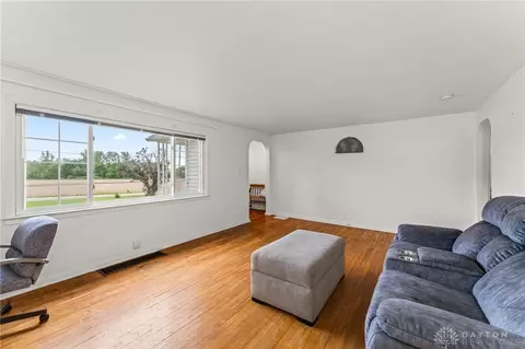 Living - 1012 W Sparrow Rd, Springfield, OH 45502 photo 3 of 3