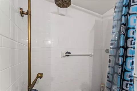 Bath - 1012 W Sparrow Rd, Springfield, OH 45502 photo 2 of 2
