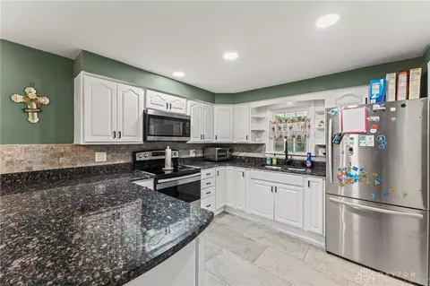 Kitchen - 1012 W Sparrow Rd, Springfield, OH 45502 photo 2 of 4
