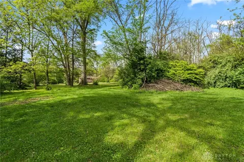 Exterior - 1012 W Sparrow Rd, Springfield, OH 45502 photo 7 of 8