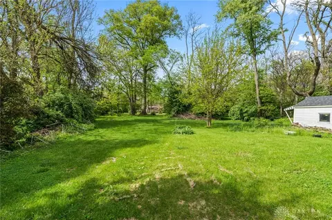 Exterior - 1012 W Sparrow Rd, Springfield, OH 45502 photo 6 of 8
