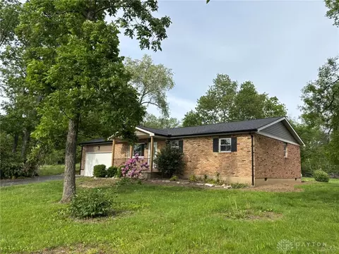 Exterior - 2186 Ridge Rd, Springfield, OH 45502 photo 4 of 23