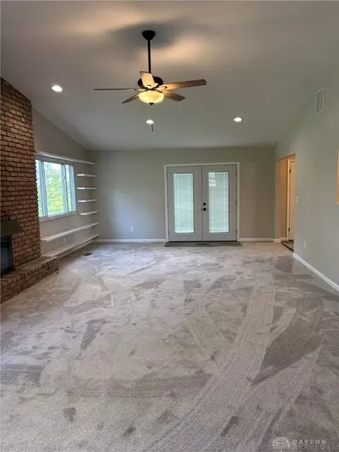 Living - 2186 Ridge Rd, Springfield, OH 45502 photo 4 of 6