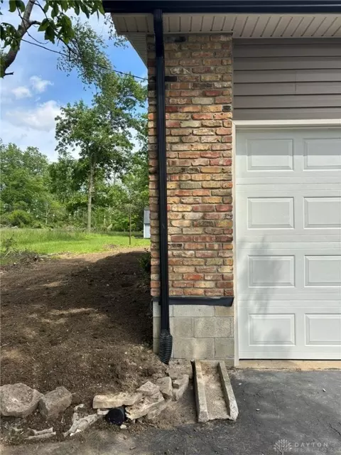 Exterior - 2186 Ridge Rd, Springfield, OH 45502 photo 8 of 23