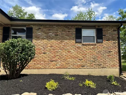 Exterior - 2186 Ridge Rd, Springfield, OH 45502 photo 12 of 23