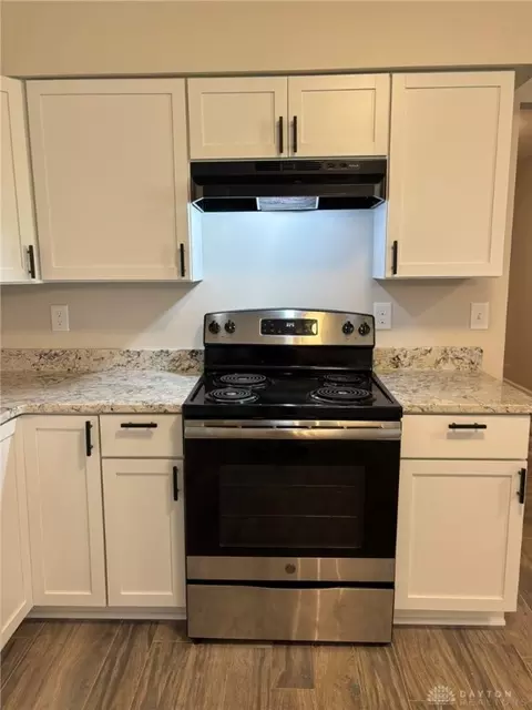 Kitchen - 2186 Ridge Rd, Springfield, OH 45502 photo 4 of 11