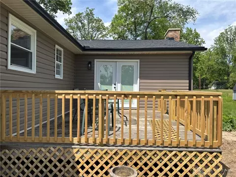 Exterior - 2186 Ridge Rd, Springfield, OH 45502 photo 21 of 23