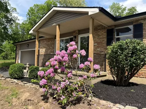 Exterior - 2186 Ridge Rd, Springfield, OH 45502 photo 5 of 23