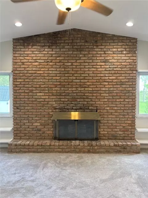 Living - 2186 Ridge Rd, Springfield, OH 45502 photo 3 of 6