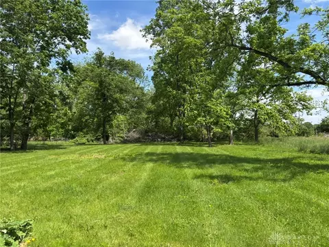 Exterior - 2186 Ridge Rd, Springfield, OH 45502 photo 17 of 23